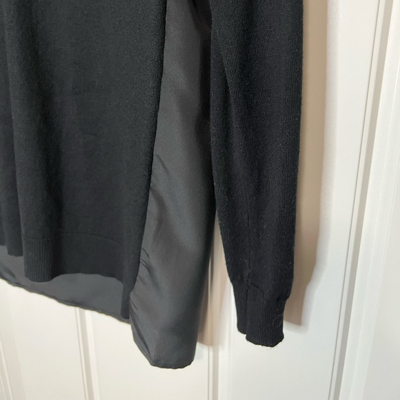 La Chateau V-Neck lightweight sweater with sleek back. - Picture 4 of 7